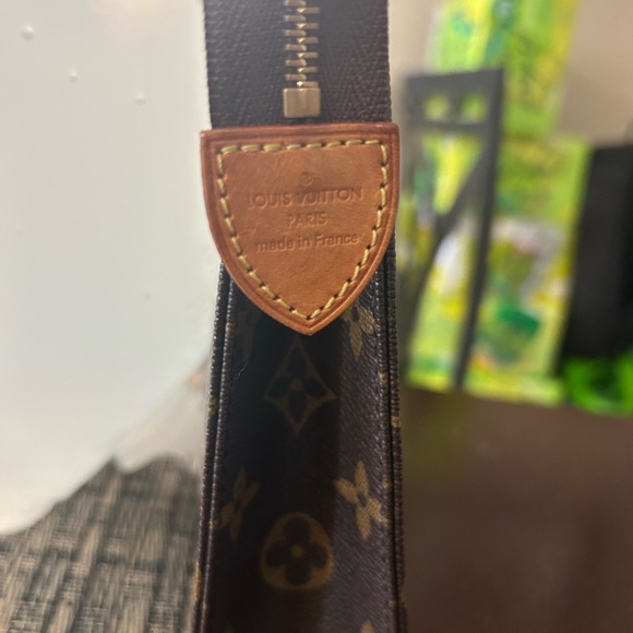 Louis Vuitton Toiletry Pouch 26 With Stickers - Picture 4 of 5